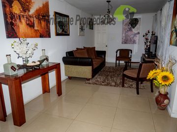Amplia y linda casa sector Serena Oriente, 4D y 2B. $200 millones