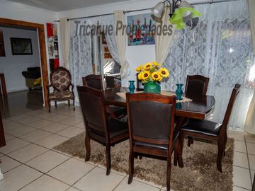 Amplia y linda casa sector Serena Oriente, 4D y 2B. $200 millones
