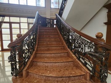 Rumah Hoek Classic Eropa Semi Furnished Di Pondok Indah Jakarta Selatan