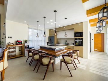 For sale: House in Tagaytay, Cavite with Swimming pool, 6 Bedroom 6BR Airbnb Ready!