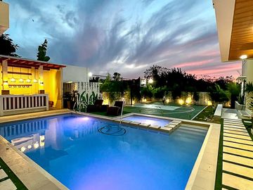 For sale: House in Tagaytay, Cavite with Swimming pool, 6 Bedroom 6BR Airbnb Ready!