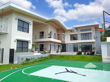 For sale: House in Tagaytay, Cavite with Swimming pool, 6 Bedroom 6BR Airbnb Ready!