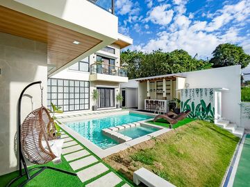 For sale: House in Tagaytay, Cavite with Swimming pool, 6 Bedroom 6BR Airbnb Ready!