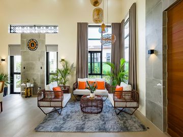 For sale: House in Tagaytay, Cavite with Swimming pool, 6 Bedroom 6BR Airbnb Ready!