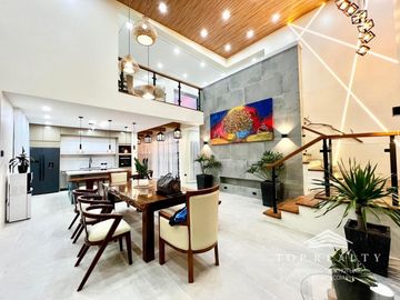 For sale: House in Tagaytay, Cavite with Swimming pool, 6 Bedroom 6BR Airbnb Ready!