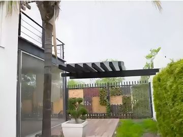 Casa con jardín, terraza, cuarto de servicio, venta, juriquilla, Queretaro