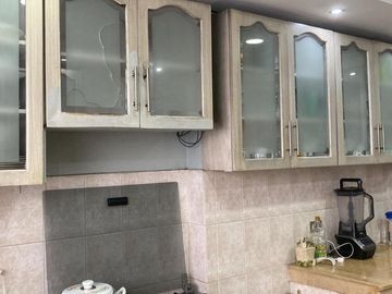 Venta de Amplia casa en Santa Cecilia de 2 plantas, ubicado en área segura con guardias - Excelente estado
