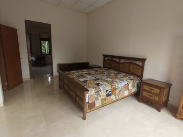 DISEWAKAN RUMAH (Siap Huni) DI  JL.KEMANG SELATAN JAKARTA SELATAN
