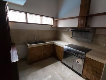 DISEWAKAN RUMAH (Siap Huni) DI  JL.KEMANG SELATAN JAKARTA SELATAN