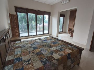 DISEWAKAN RUMAH (Siap Huni) DI  JL.KEMANG SELATAN JAKARTA SELATAN