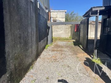 Casa en Barrio Comercial Cochrane Ideal Inversionista