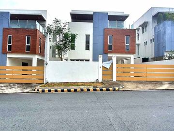 3 Car Garage House and Lot for sale Commonwealth Quezon City Townhouse Katipunan, Teachers Village, UP Diliman, Ateneo,  Miriam, City Hall, Philippine
