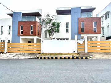 3 Car Garage House and Lot for sale Commonwealth Quezon City Townhouse Katipunan, Teachers Village, UP Diliman, Ateneo,  Miriam, City Hall, Philippine