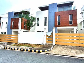 3 Car Garage House and Lot for sale Commonwealth Quezon City Townhouse Katipunan, Teachers Village, UP Diliman, Ateneo,  Miriam, City Hall, Philippine