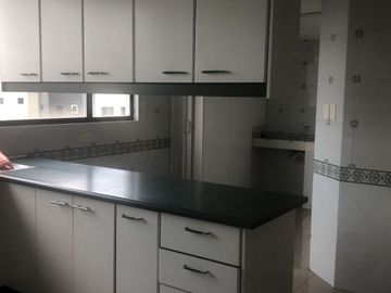 VENDO DE OPORTUNIDAD DEPARTAMENTO DUPLEX EN LA AVENIDA DE LA SHYRIS CON UNA VISTA ESPECTACULAR