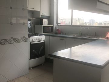 VENDO DE OPORTUNIDAD DEPARTAMENTO DUPLEX EN LA AVENIDA DE LA SHYRIS CON UNA VISTA ESPECTACULAR