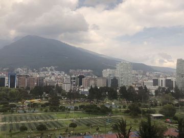 VENDO DE OPORTUNIDAD DEPARTAMENTO DUPLEX EN LA AVENIDA DE LA SHYRIS CON UNA VISTA ESPECTACULAR