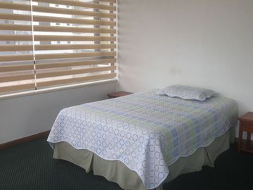 VENDO DE OPORTUNIDAD DEPARTAMENTO DUPLEX EN LA AVENIDA DE LA SHYRIS CON UNA VISTA ESPECTACULAR