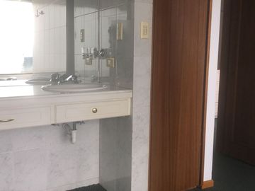 VENDO DE OPORTUNIDAD DEPARTAMENTO DUPLEX EN LA AVENIDA DE LA SHYRIS CON UNA VISTA ESPECTACULAR
