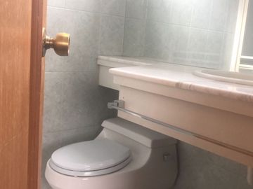 VENDO DE OPORTUNIDAD DEPARTAMENTO DUPLEX EN LA AVENIDA DE LA SHYRIS CON UNA VISTA ESPECTACULAR