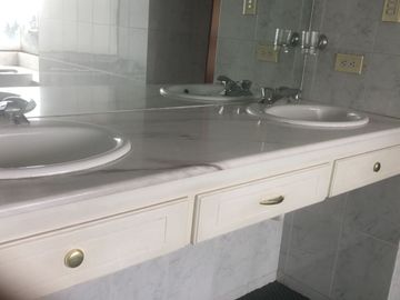 VENDO DE OPORTUNIDAD DEPARTAMENTO DUPLEX EN LA AVENIDA DE LA SHYRIS CON UNA VISTA ESPECTACULAR