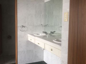 VENDO DE OPORTUNIDAD DEPARTAMENTO DUPLEX EN LA AVENIDA DE LA SHYRIS CON UNA VISTA ESPECTACULAR
