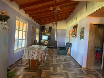 Se vende parcela 7.430 m2 con casa en Pelarco