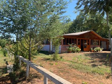 Se vende parcela 7.430 m2 con casa en Pelarco