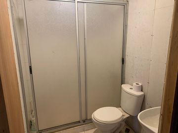 Se vende parcela 7.430 m2 con casa en Pelarco