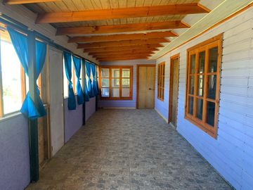 Se vende parcela 7.430 m2 con casa en Pelarco