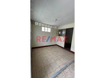 Hermosa Casa De Dos Pisos En Venta En Sullana. ID:1086561