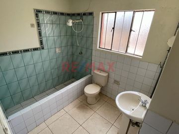 Hermosa Casa De Dos Pisos En Venta En Sullana. ID:1086561