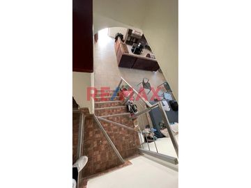 Hermosa Casa De Dos Pisos En Venta En Sullana. ID:1086561