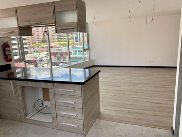 Vendo departamento en el centro norte de Quito Avenida  La Pintac y Amazonas.