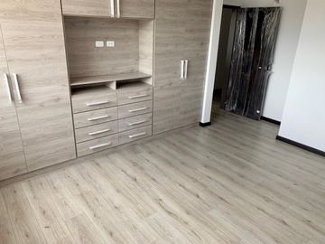 Vendo departamento en el centro norte de Quito Avenida  La Pintac y Amazonas.