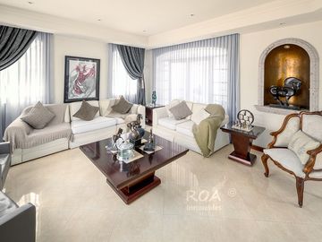 Puerta de Hierro: Hermosa Residencia en Coto Privado Zona Andares