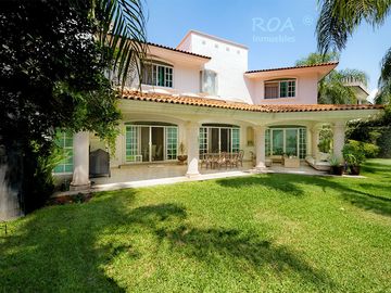 Puerta de Hierro: Hermosa Residencia en Coto Privado Zona Andares