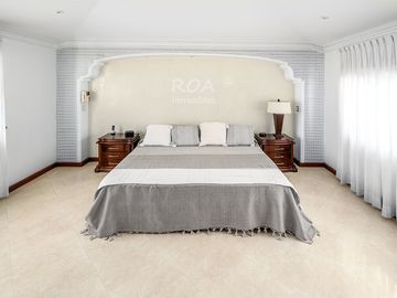 Puerta de Hierro: Hermosa Residencia en Coto Privado Zona Andares