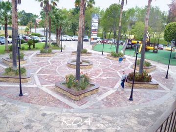Puerta de Hierro: Hermosa Residencia en Coto Privado Zona Andares