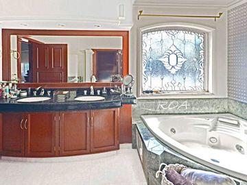 Puerta de Hierro: Hermosa Residencia en Coto Privado Zona Andares