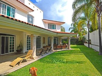 Puerta de Hierro: Hermosa Residencia en Coto Privado Zona Andares