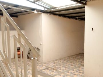 Venta de Casa 4 Dormitorios y con 2 Locales en Portoviejo Manabi para negocio
