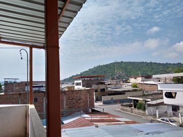 Venta de Casa 4 Dormitorios y con 2 Locales en Portoviejo Manabi para negocio