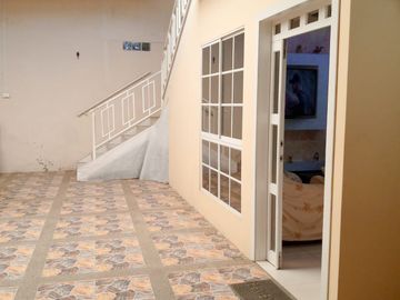 Venta de Casa 4 Dormitorios y con 2 Locales en Portoviejo Manabi para negocio