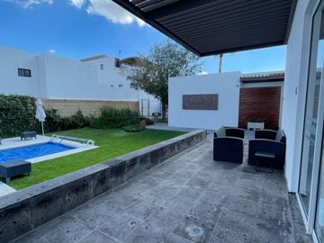 ¡Casa en Condominio Hacienda Juriquilla Santa Fe Disponible Ahora!