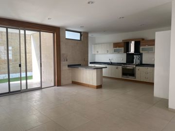 Casa en venta en Punta del Este a 2 cuadras de Walmart