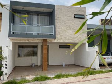 Casa en venta en Punta del Este a 2 cuadras de Walmart
