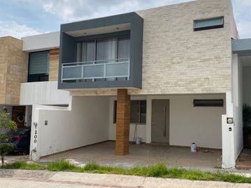Casa en venta en Punta del Este a 2 cuadras de Walmart