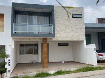 Casa en venta en Punta del Este a 2 cuadras de Walmart