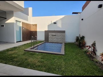 LINDA CASA DE ESTRENO CON PISCINA EN VENTA - URB. BOULEVARD PARK PLAZA - PIURA